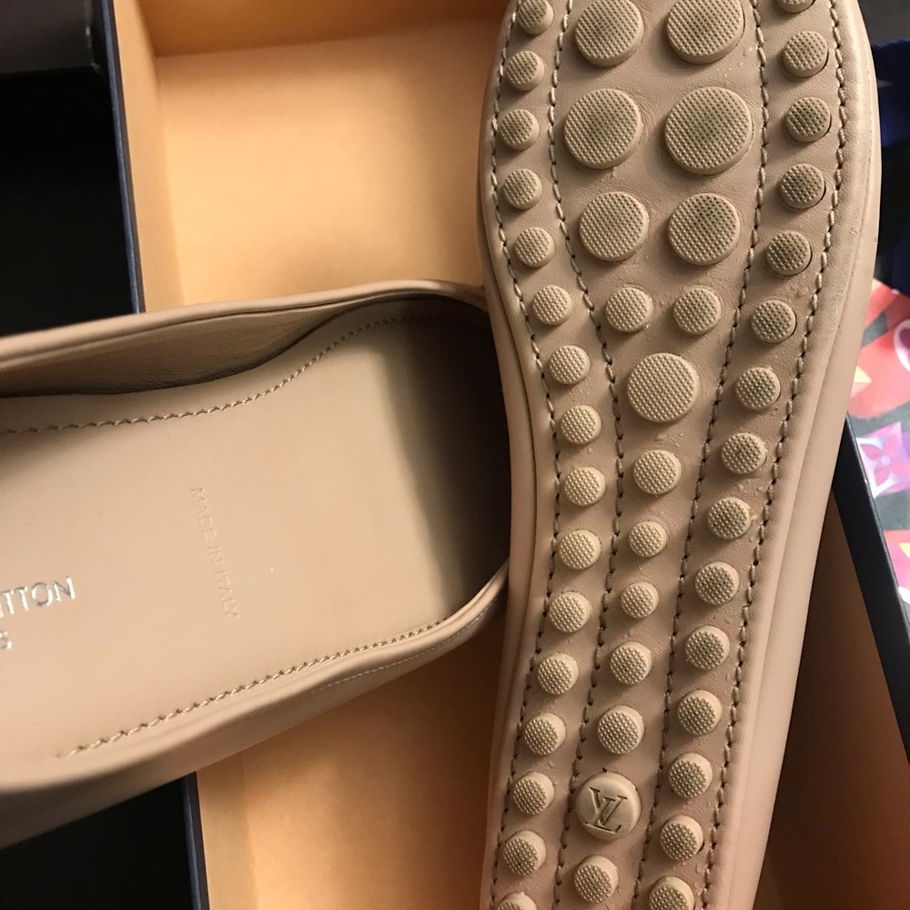 Authentic Louis Vuitton shoes - Picture 7 of 12